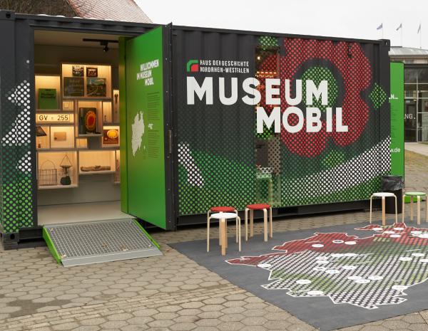 Museummobil - der Container ist geöffnet, (c) Annika Rose